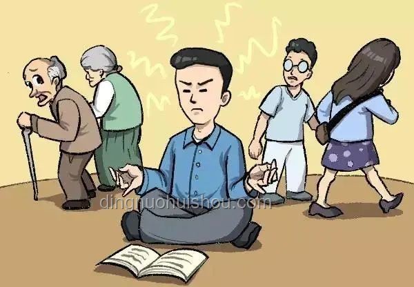 久坐打工人偷练爬行现象解析与解决方案